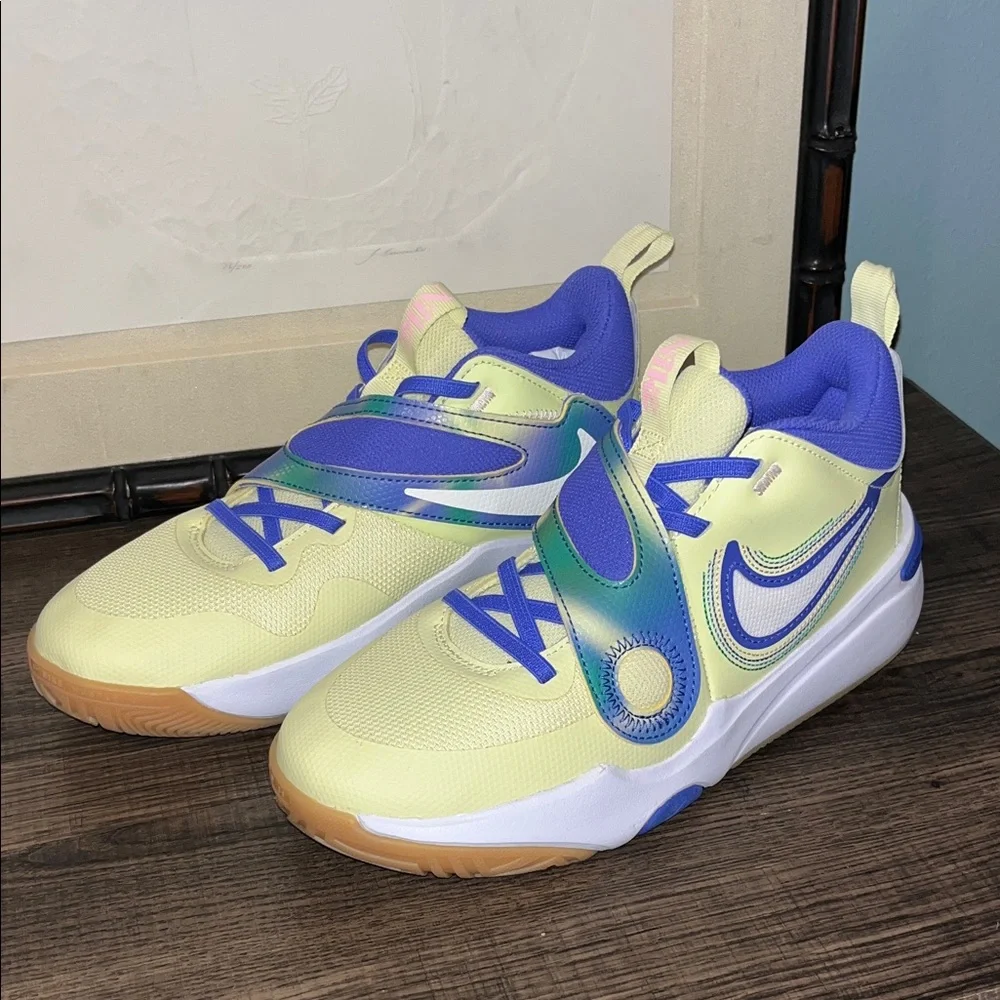 Nike(PS) Nike Team Hustle D 11 'Luminous Green sz 6 Youth NWT